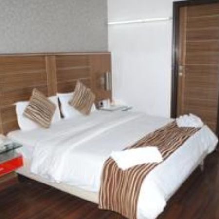Hotel Metro Continental Delhi  Room photo