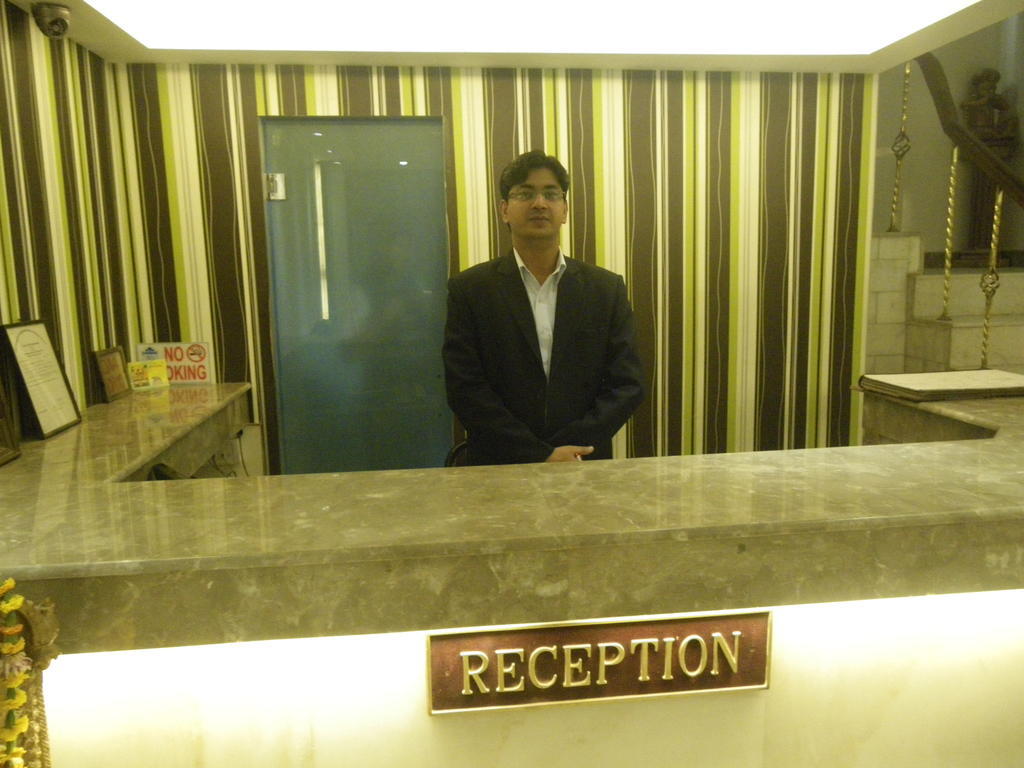 Hotel Metro Continental Delhi  Exterior photo